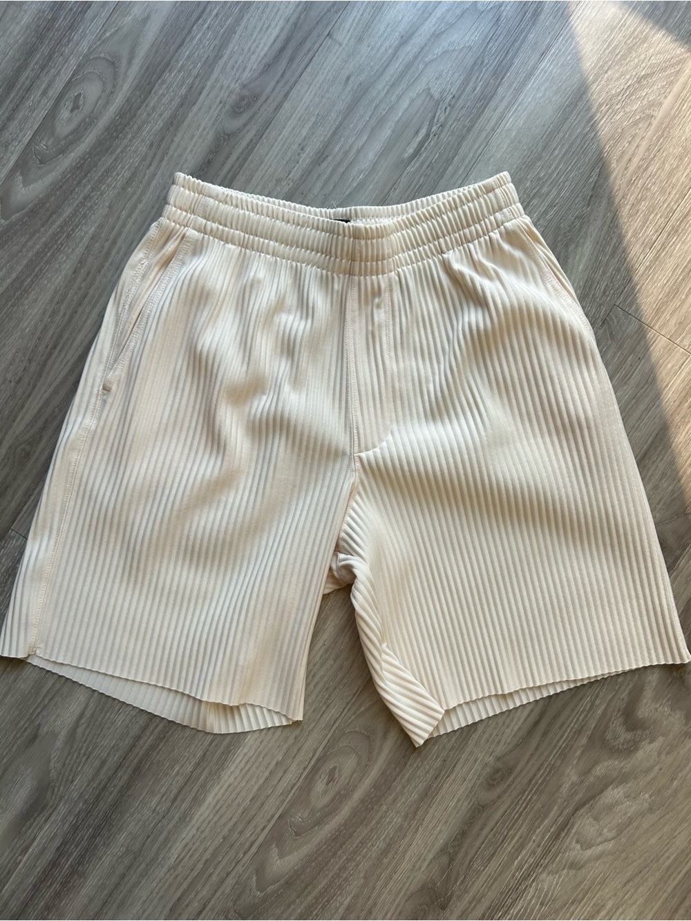 H&M | Cream Ribbed Shorts (Small) - Picture 6 of 8
